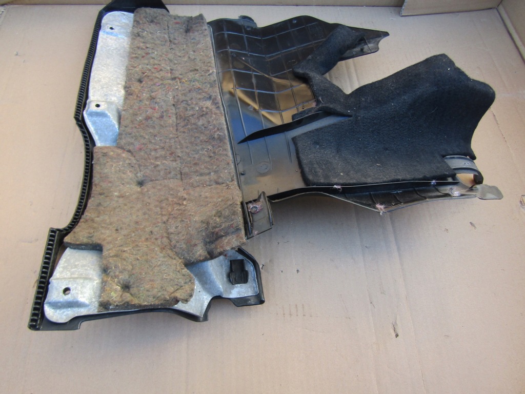 5 mercedes w201 190 чорна панель  накладка od панель приладів nad ногами pedalami Ціна