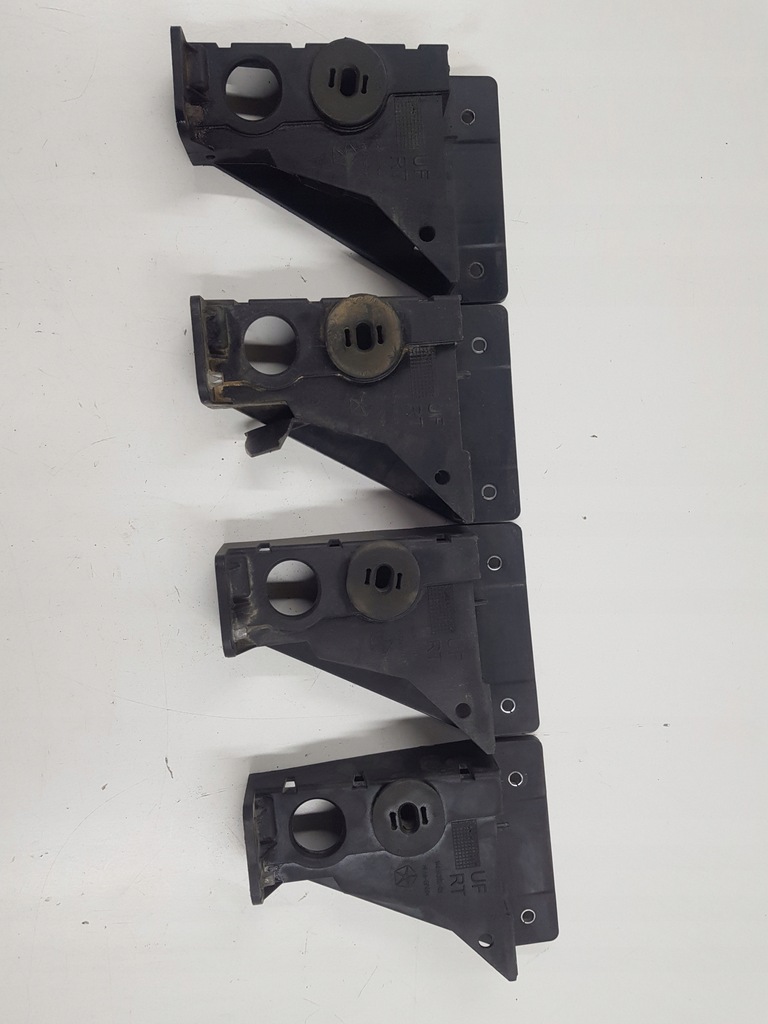 фото №1, Chrysler 200 2015- element кріпильний правий