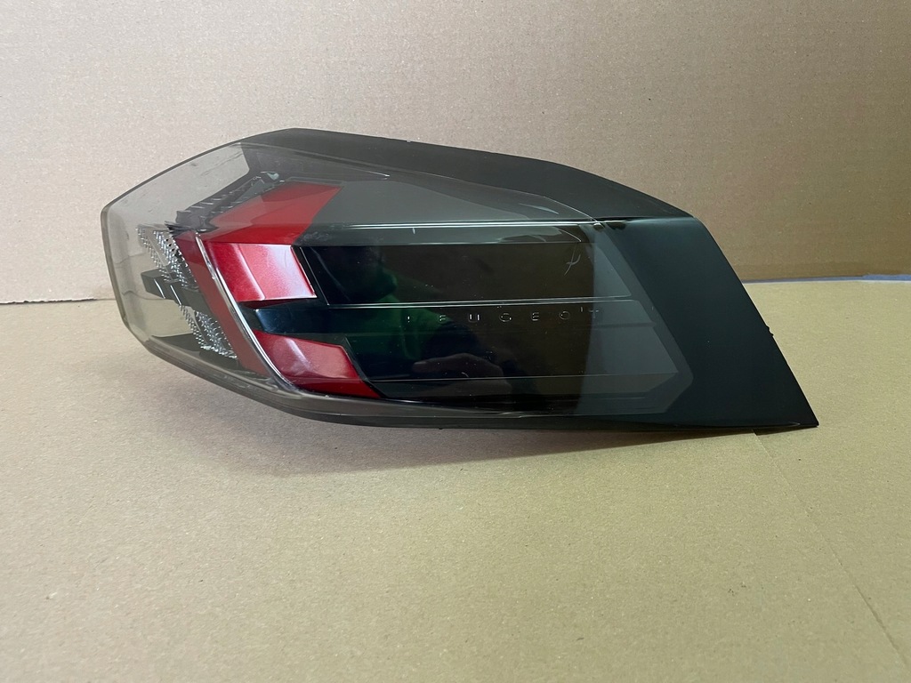 фото №1, Peugeot 2008 ii лампа правая задняя задняя led