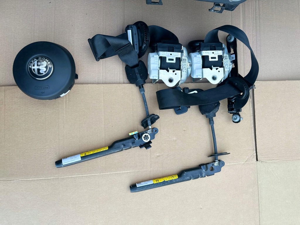 фото №8, Alfa romeo stelvio приборная панель консоль pulpit подушка безопасности ремни