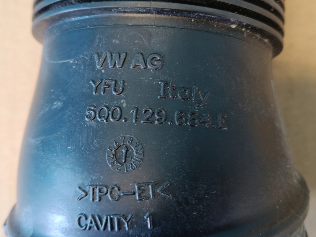 фото №7, Skoda scala lift 1.0 tsi 85kw 2024 r труба шланг повітря 5q0129684e