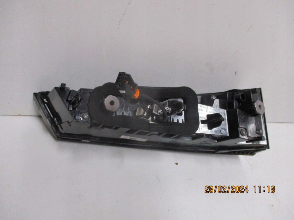 фото №12, Лампа лампы peugeot 308 iii sw kombi t10 21r led 9835300380 9835300480