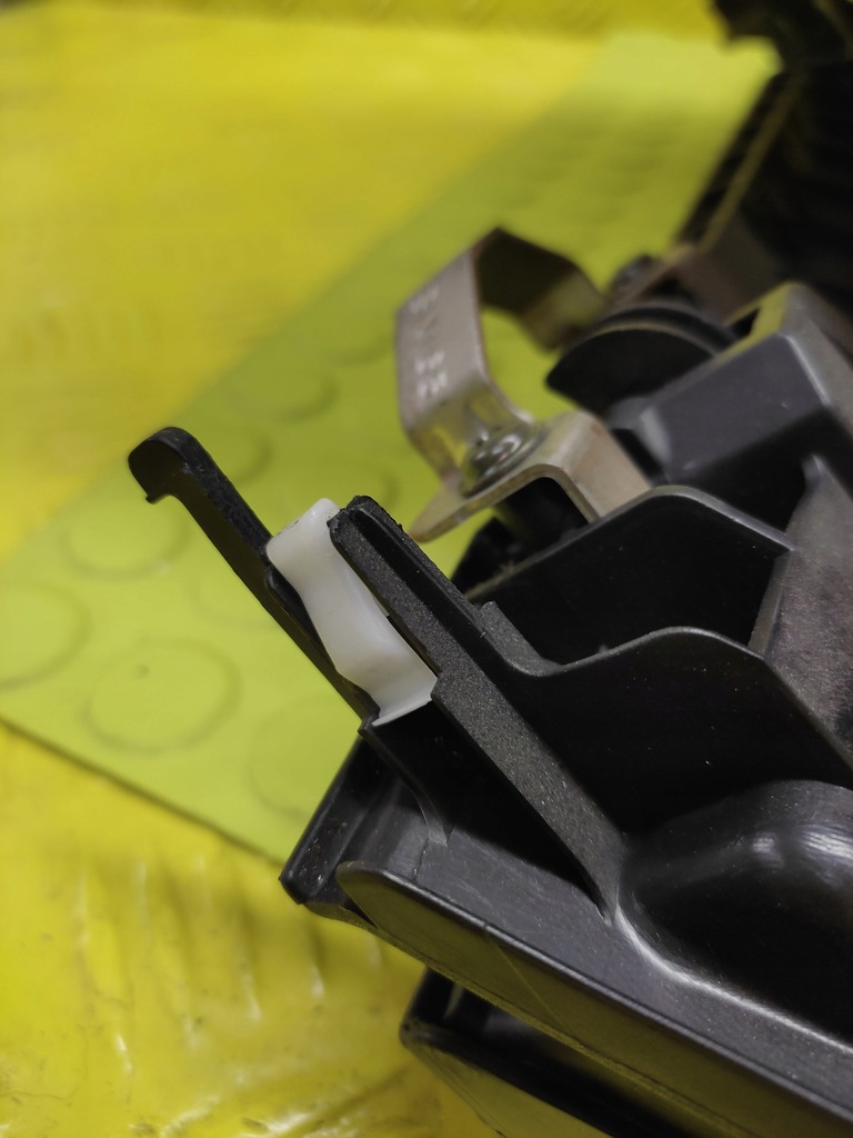 фото №12, Mazda 3 бардачок