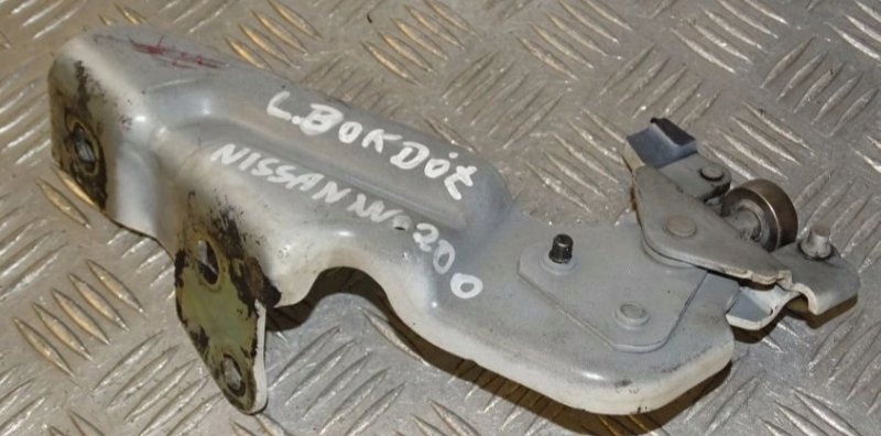 фото №1, Nissan nv200 направляющая дверь левый bok dół