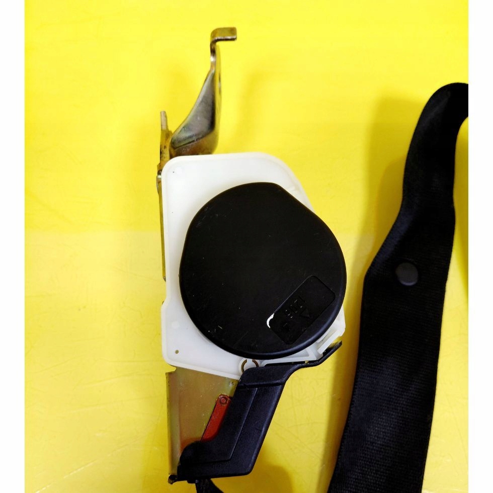 Ремінь безпеки правий перед bmw 3 e36 8208444 nr2137 Київ