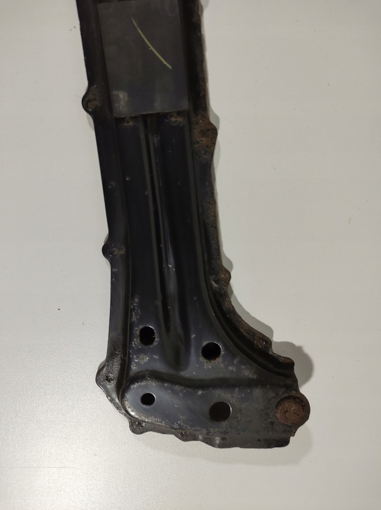 фото №4, Lexus is300h 13r кронштейн балка права