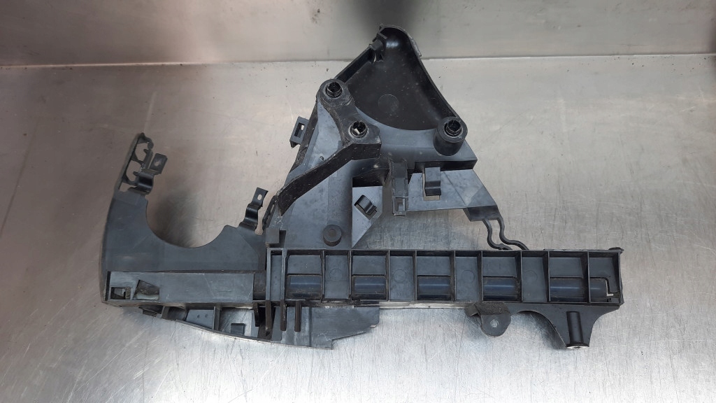 фото №1, Кронштейн защита заглушка замка левый перед 30699109 volvo v50