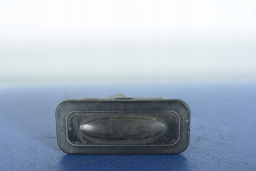 фото №1, Scenic ii микровыключатель задний крышки 8200076256b