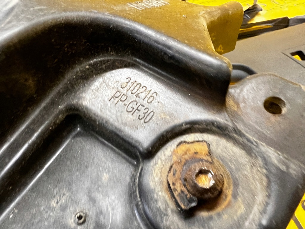 фото №3, Кронштейн кронштейн датчика мертвого pola правый range rover velar l560