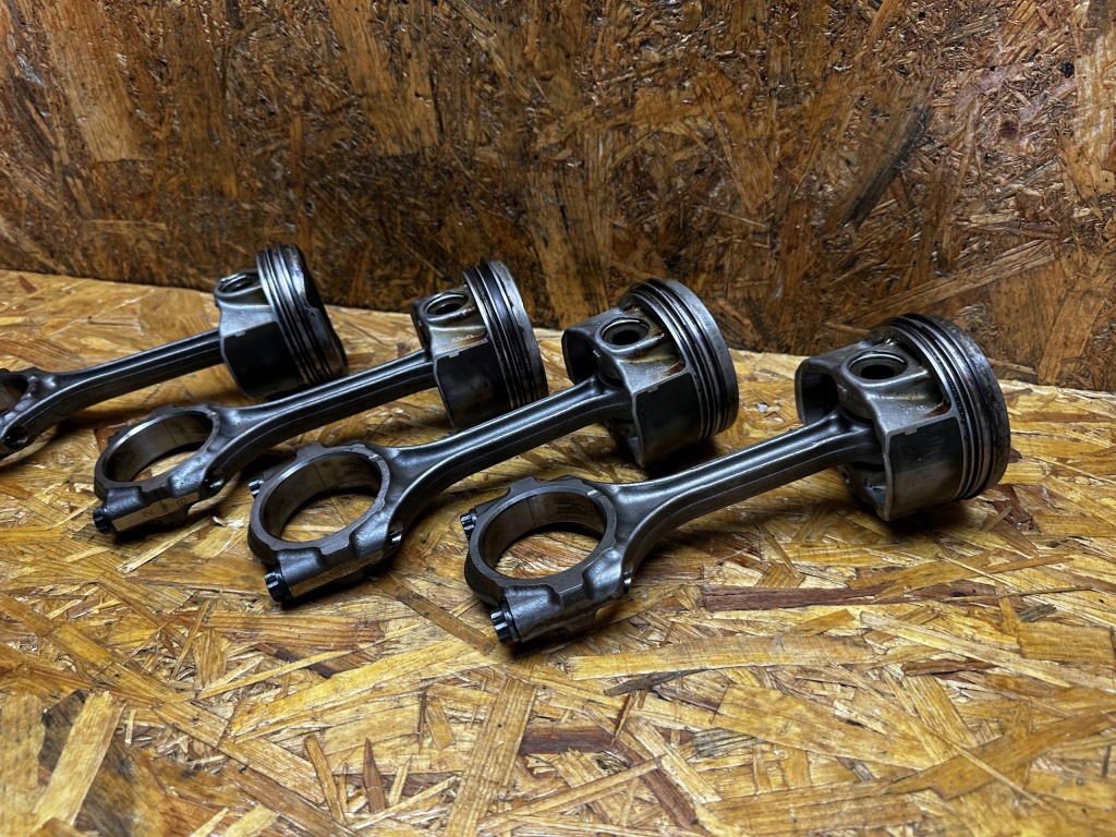 Поршень + шатун lexus is 3 2.0 8ar Киев