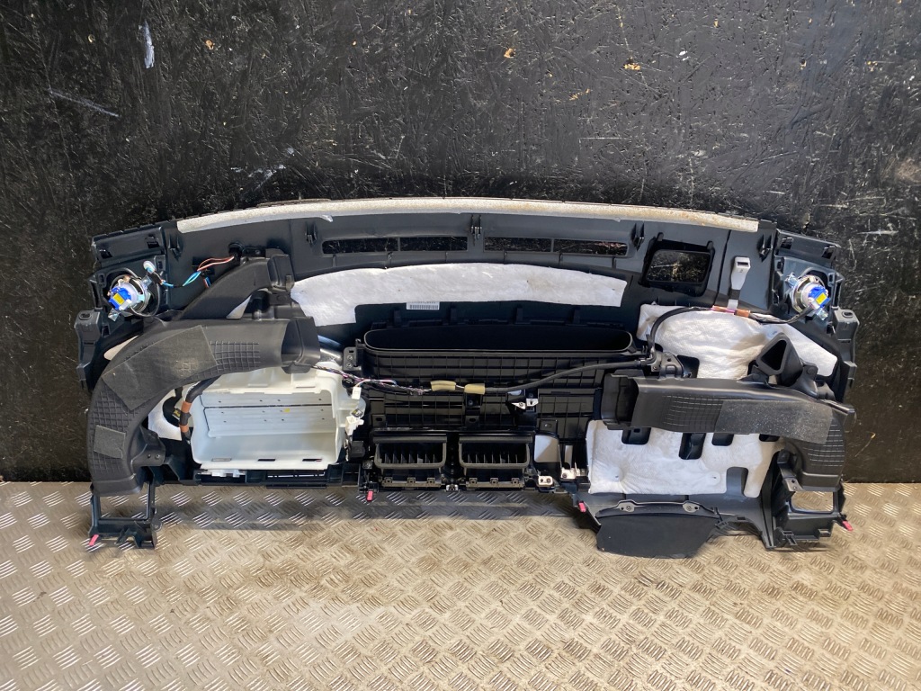 Приборная панель приборная toyota prius plus 2014 5541047090 в Украине
