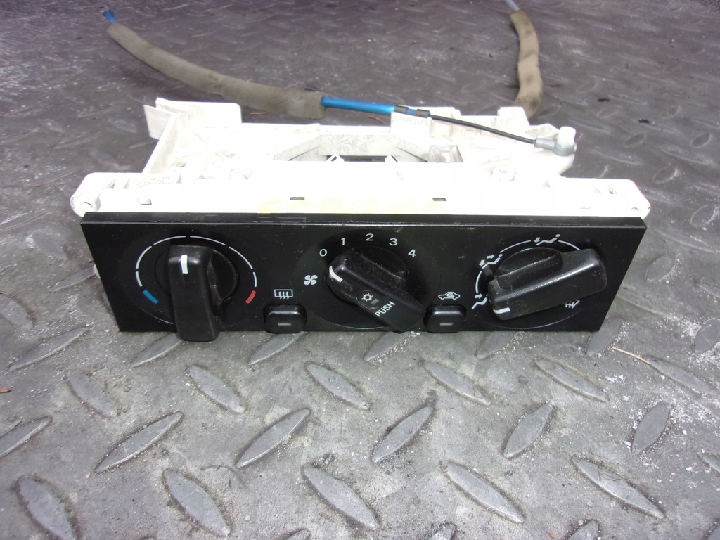 фото №1, Carisma lift 99-04r панель обдув кондиционера