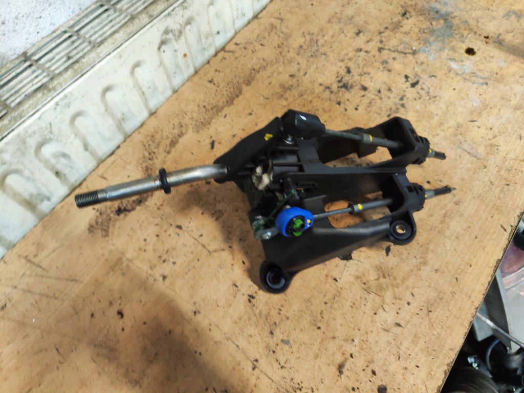 фото №1, Toyota corolla verso ii домкрат переключения передач