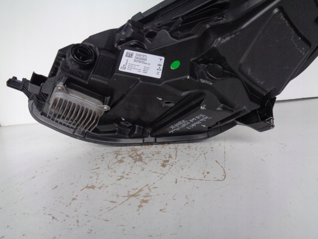 Купить Фара правый  фара tesla model 3 y 20- рестайлинг  full led