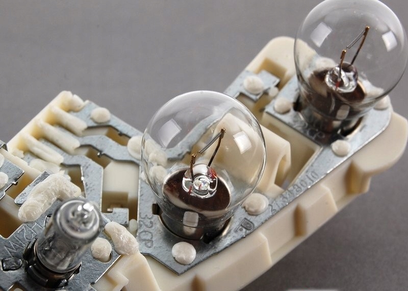 фото №9, Цоколь клапана задні світло ліва bmw e90 63217183841