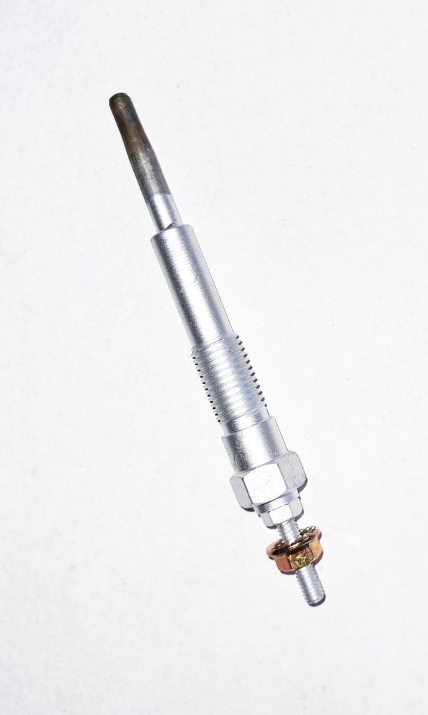 фото №1, Свеча накаливания [11v] toyota avensis carina e corolla made in japan