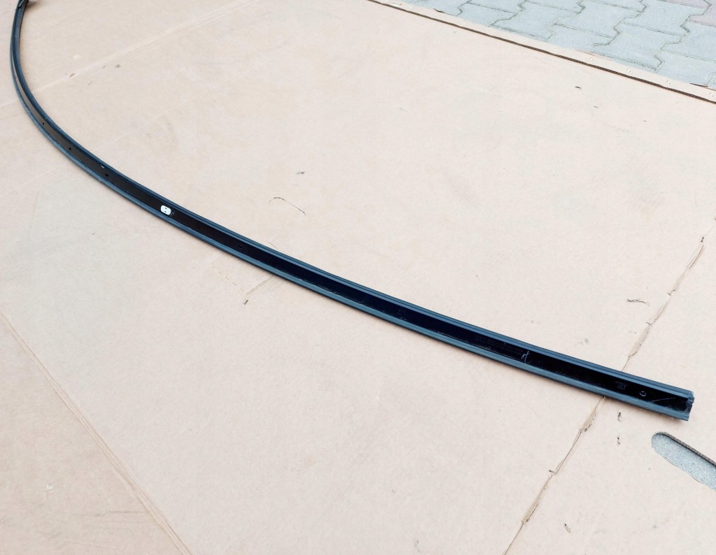 Tesla y model y 23r. молдинг дахова прокладка ліва 1495730-40-c Ціна