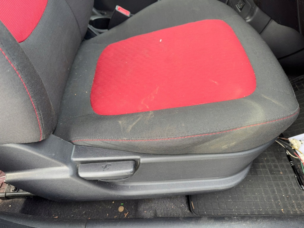 фото №6, Сиденье правый передний пассажира красный hyundai i20 i 08- europa 5 дверь