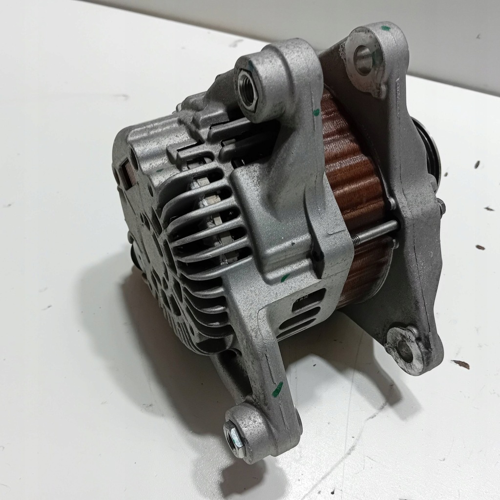 Mazda генератор комплектный  малый пробег Киев