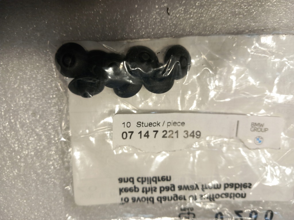 фото №1, Заглушка bmw оригинальный номер d=6,5mm 07147221349