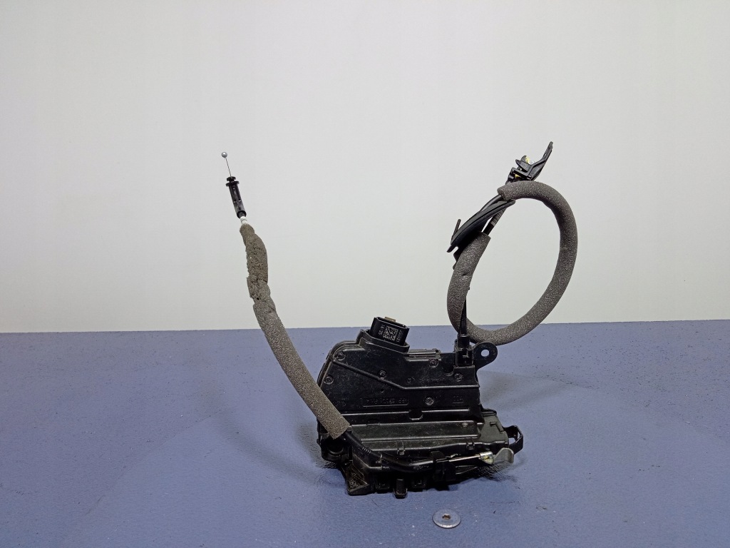 фото №1, Renault clio v 19- замок дверь задняя правый 4 pin 825007311r