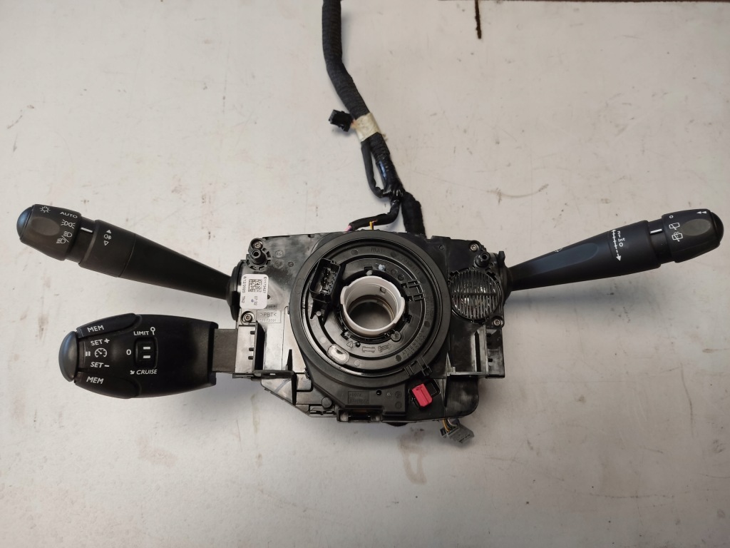 фото №1, Переключатель комбинированный peugeot 208 2 98369256zd00