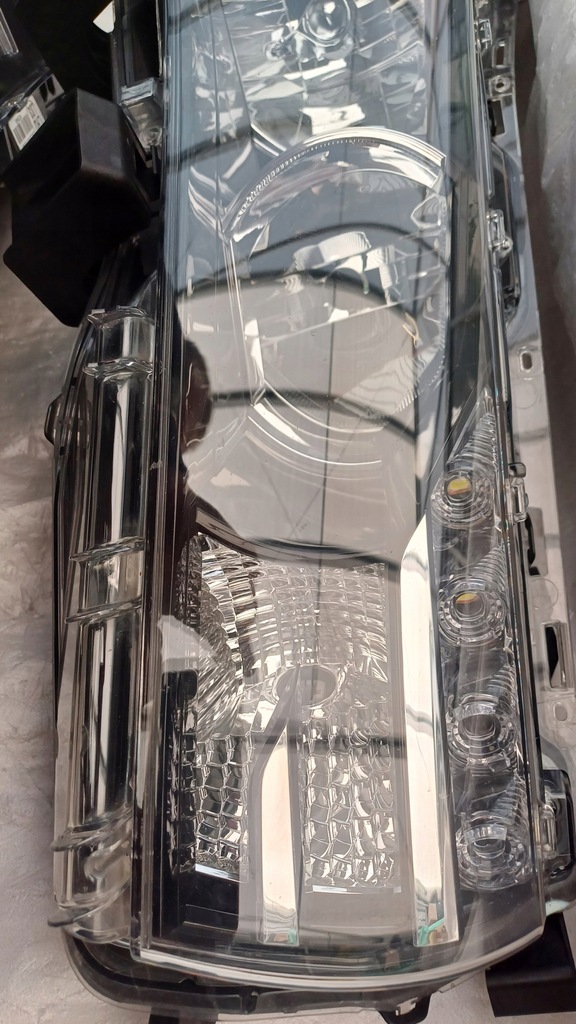 фото №13, Toyota corolla xi e16 e18 przed lift 13-19 led p+l комплект оригинал europa