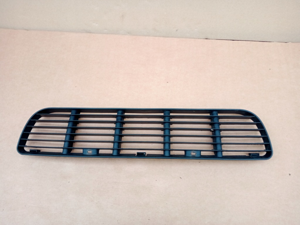 фото №1, Vw polo gt sport решётка средняя бампера 1994-99r
