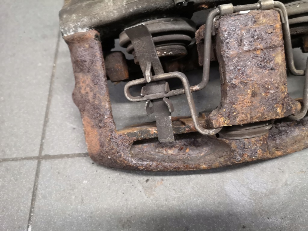 фото №5, Суппорт тормозной левый перед audi a8 d2 4.2 lift