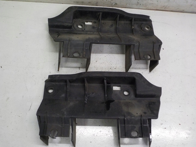 фото №1, Volvo v40 s40 направляющая бампера задняя