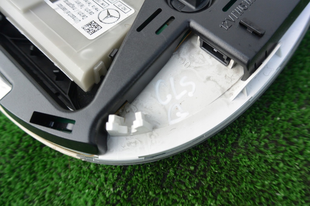 фото №6, Лампа потолочный задняя beż mercedes cls w219