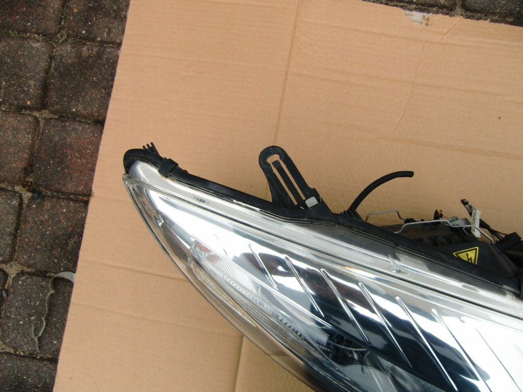 Фара правий кронштейн  led renault megane 3 рестайлінг  ксенон гарний стан Оригінал