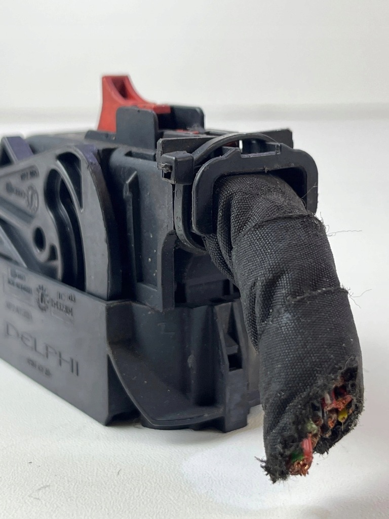 фото №5, Штекер колодка насоса abs audi a1 8x skoda rapid