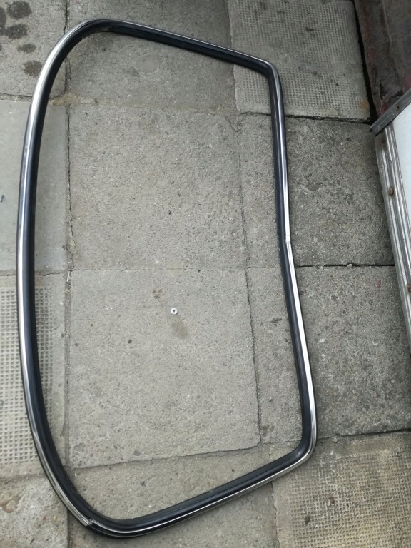 фото №1, Хром стекло задняя mercedes 126 se sel 79-86 i seria