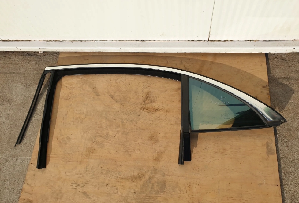 фото №1, Молдинг рамка прокладка дверь стекло левый задняя mercedes w222 треугольник двойной