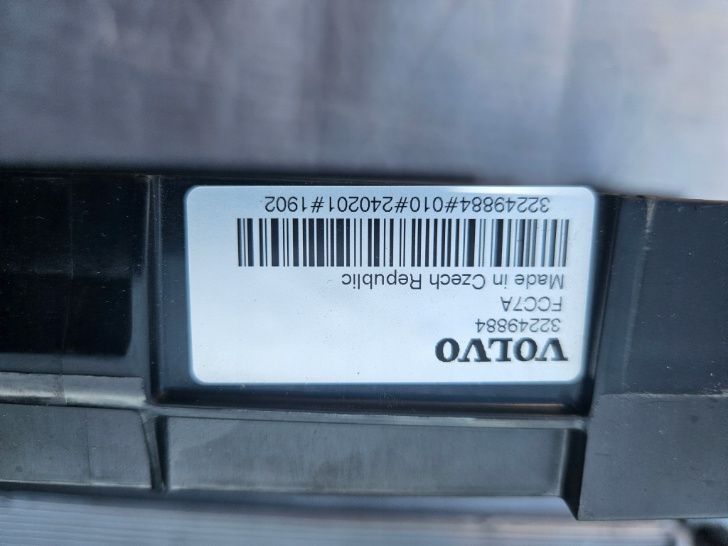 Купити Volvo xc40 радіатор води кондиціонера накладка 32339603 32249884 p31686548