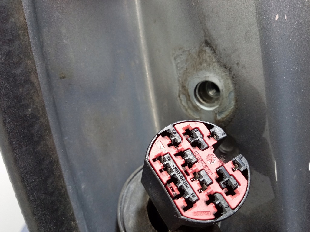 фото №6, Volvo v50 дверь задняя правое flint grey металлик