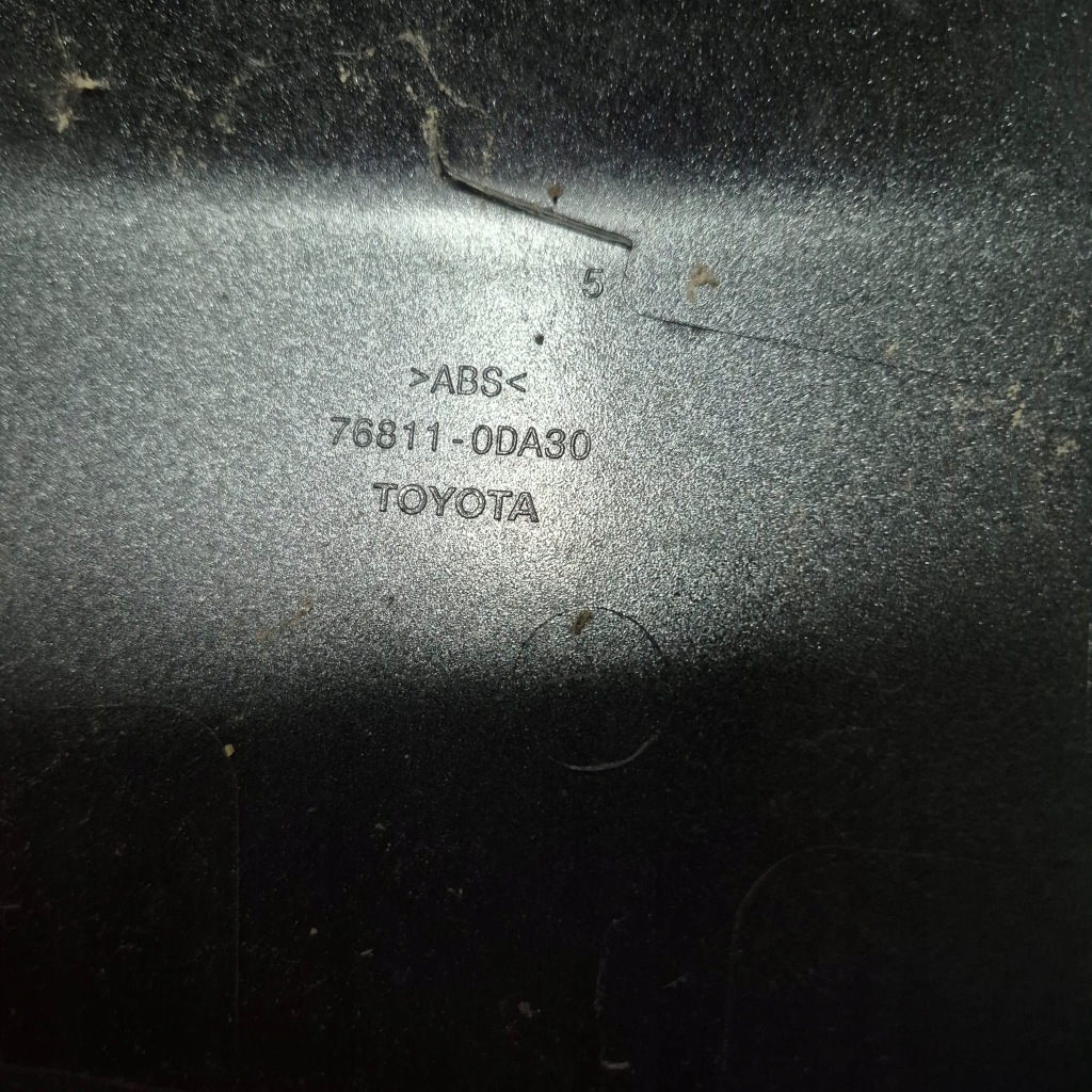 Toyota yaris iii 3 рестайлинг  17-20 накладка молдинг накладка крышки задний Киев