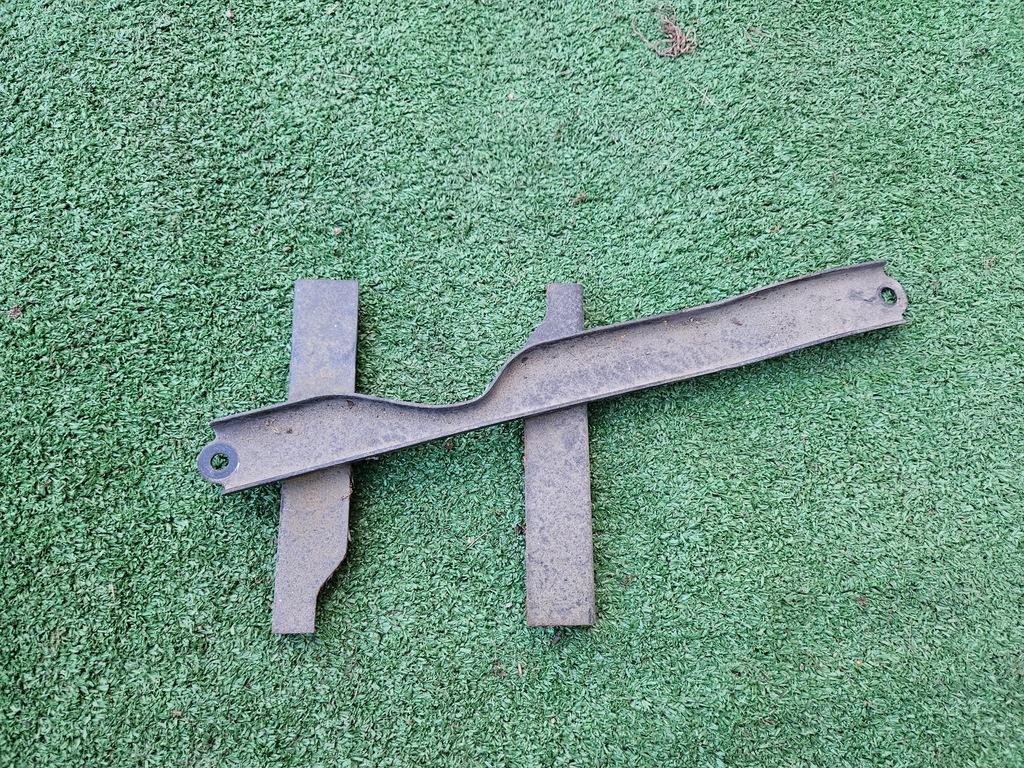 фото №1, Кронштейн аккумулятора toyota corolla verso ii