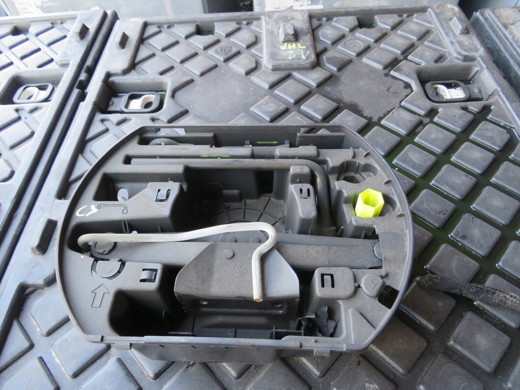 фото №1, Домкрат ключ набор peugeot 208