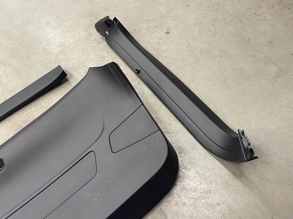 фото №9, Защита крышки багажника a7 c8 оригинал комплект