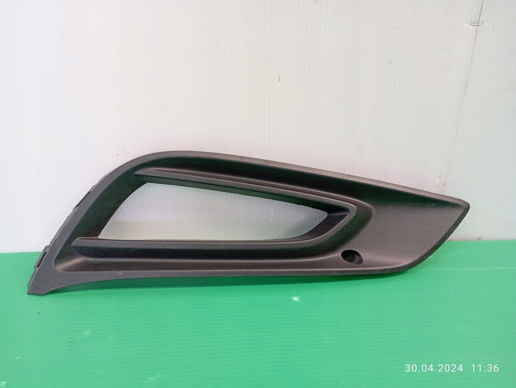 Купить Решётка заглушка бампера правая opel astra k v 13481940