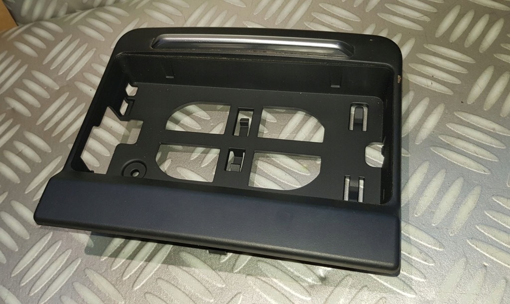 фото №8, Audi q5 80a кронштейн бардачка туннель зарядное устройство индукционная телефона 80a035502a