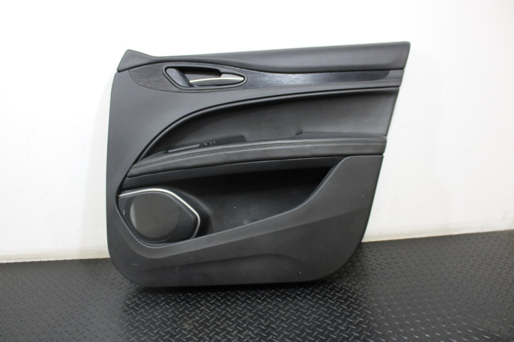 фото №1, Оббивка обшивка двері правий перед alfa romeo stelvio