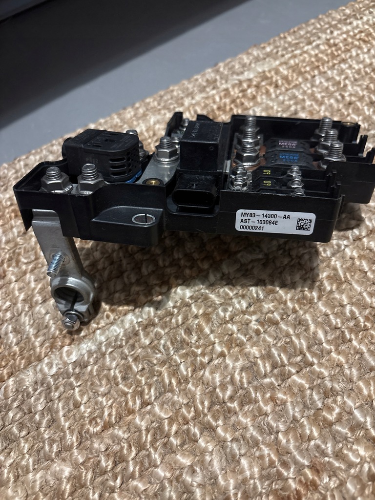 фото №1, My83-14300-aa aston martin dbx