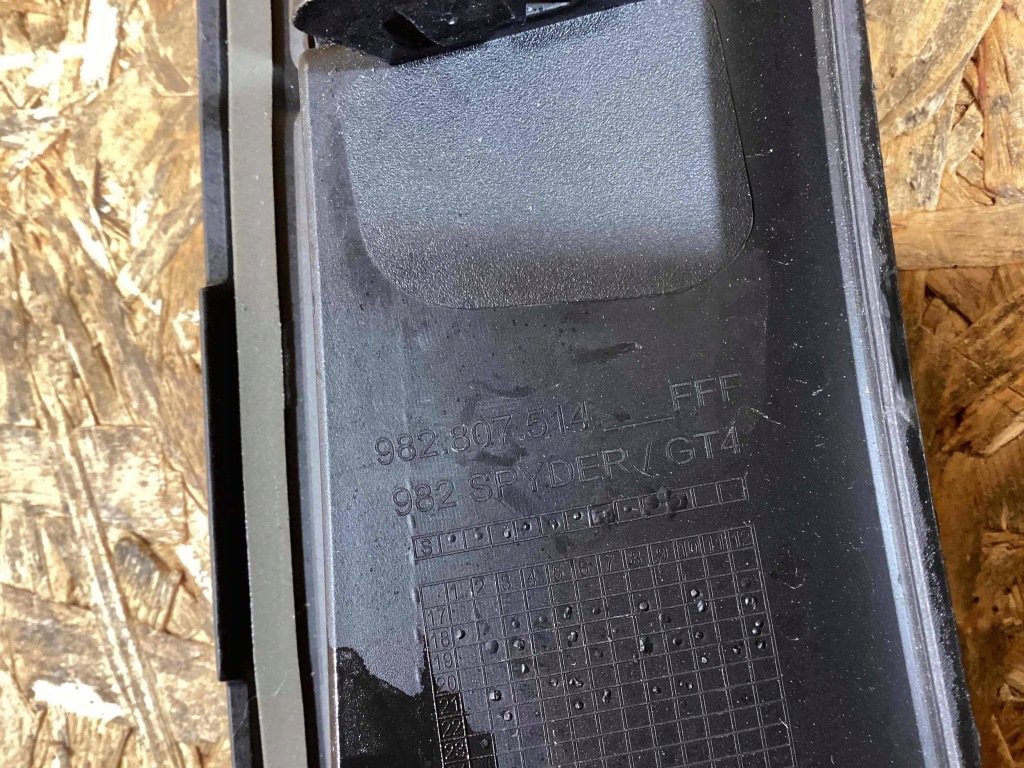Накладка крила перед сторона права gt4 porsche 718 cayman 982 982807514 Зі Шроту