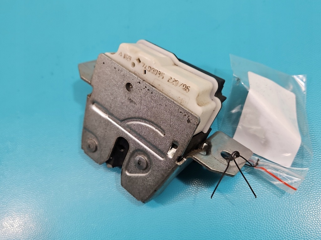 фото №1, Замок кришки задня a1697400035 mercedes w169 hb 3pin