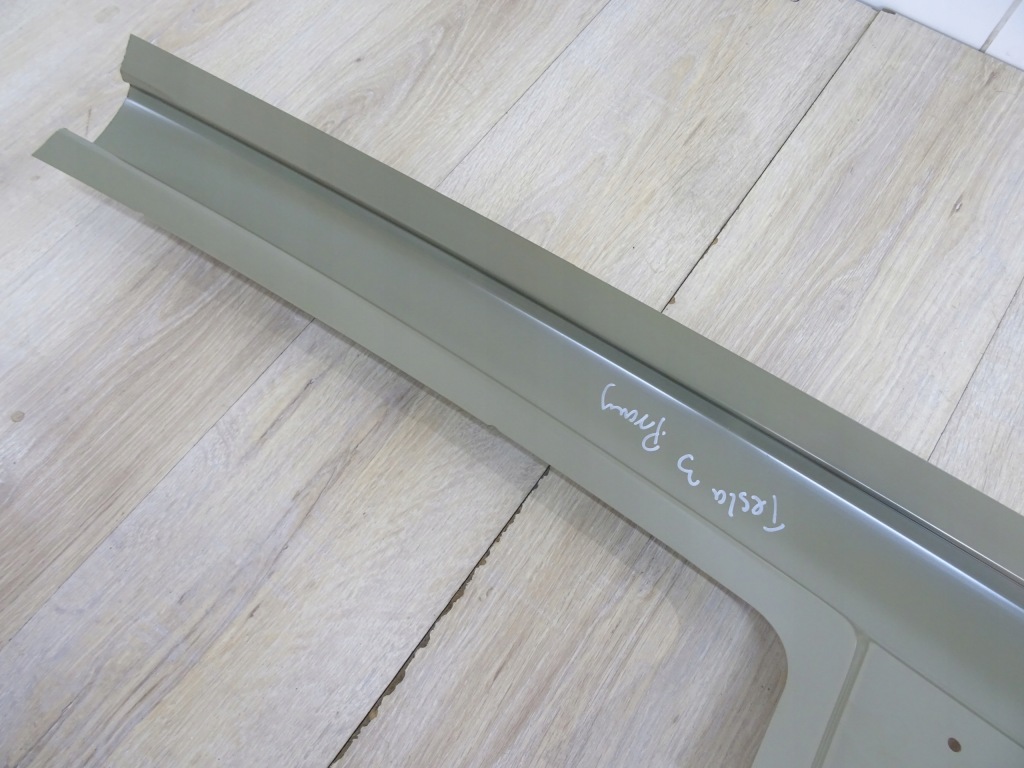 Поріг обшивка праве  tesla model 3 1073736-sc-r в Україні