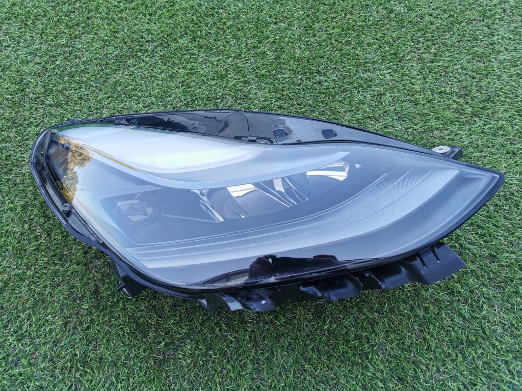 Купить Tesla 3 y рестайлинг  фара правый  перед full led cała!