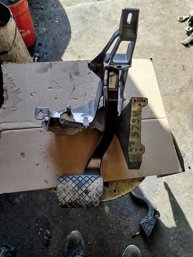 фото №6, Каркас педаль тормоза audi a6 c6 автоматическая коробка передач 4f1723117b